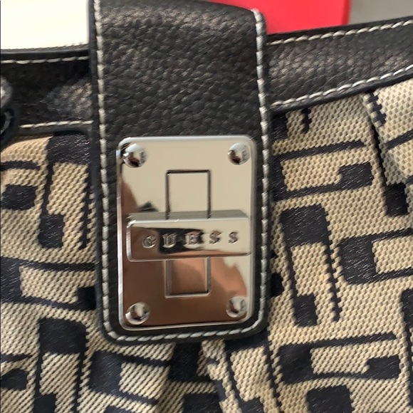 Guess (8) - Picture 4 of 5